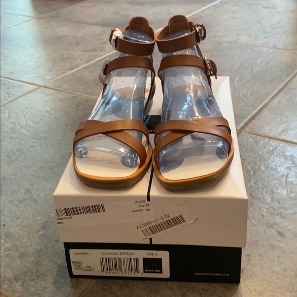 Dolce Vita Camara Flat Sandals size 6